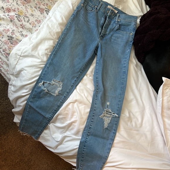 Levi jeans. - Picture 2 of 5